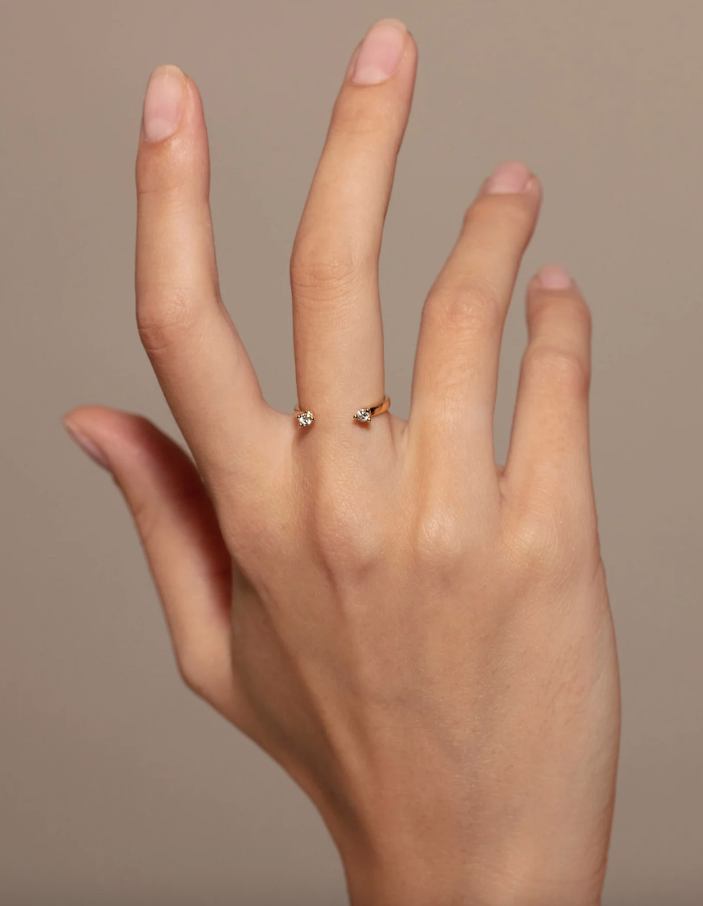 Diamond dots ring